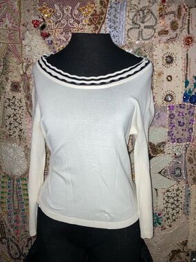 Kasper Off-the-Shoulder White Sweater with Navy Trim